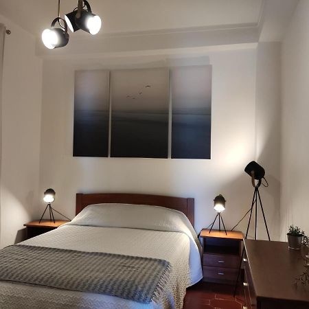 Apartment By The Beach! With Large Balcony! 상 마르티뇨 두 포르투 외부 사진