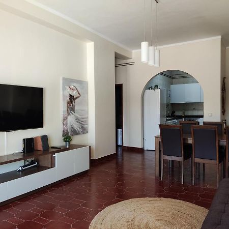 Apartment By The Beach! With Large Balcony! 상 마르티뇨 두 포르투 외부 사진