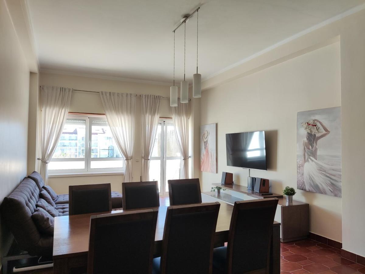 Apartment By The Beach! With Large Balcony! 상 마르티뇨 두 포르투 외부 사진