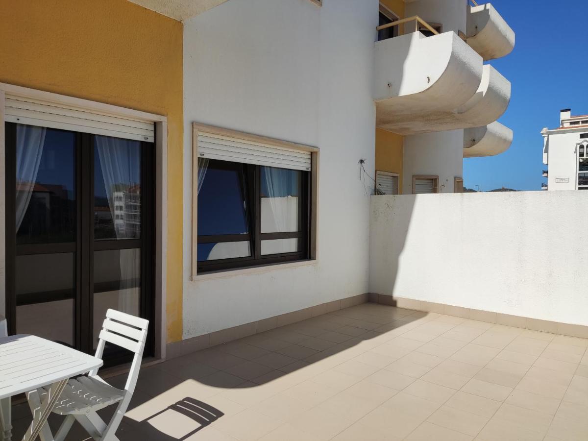 Apartment By The Beach! With Large Balcony! 상 마르티뇨 두 포르투 외부 사진